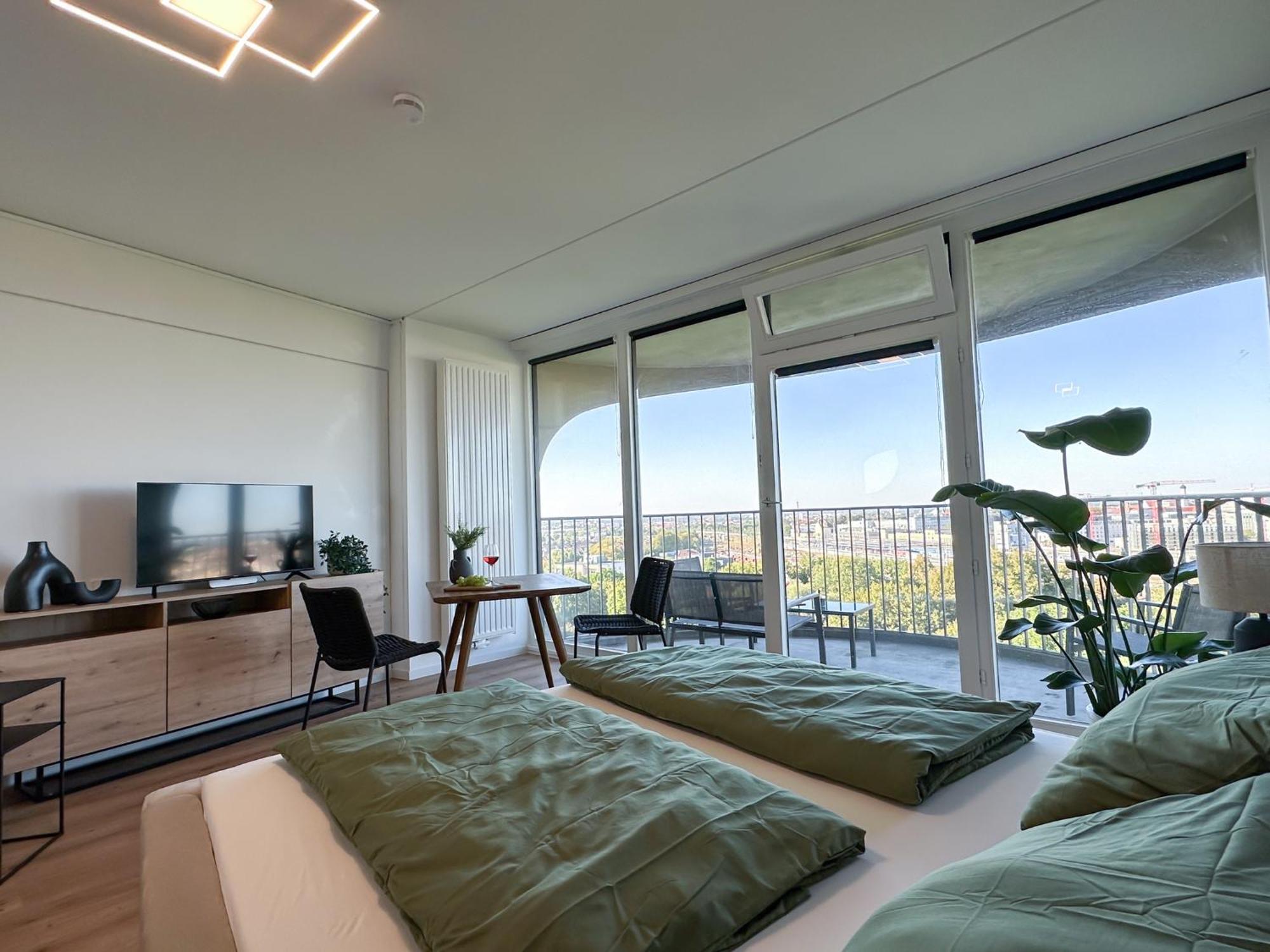 Helles Apartment Mit Tollem Blick Ueber Аугсбург Екстериор снимка